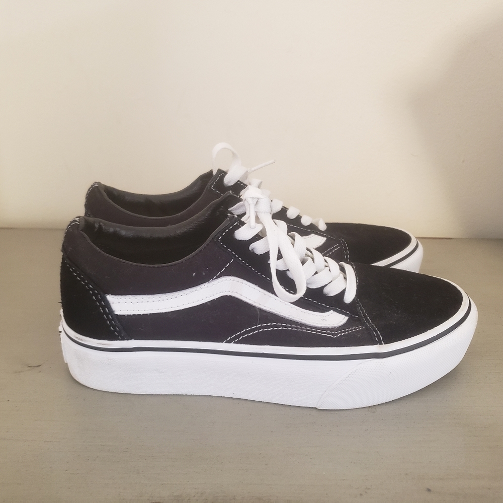 Low Top Platform Sneaker